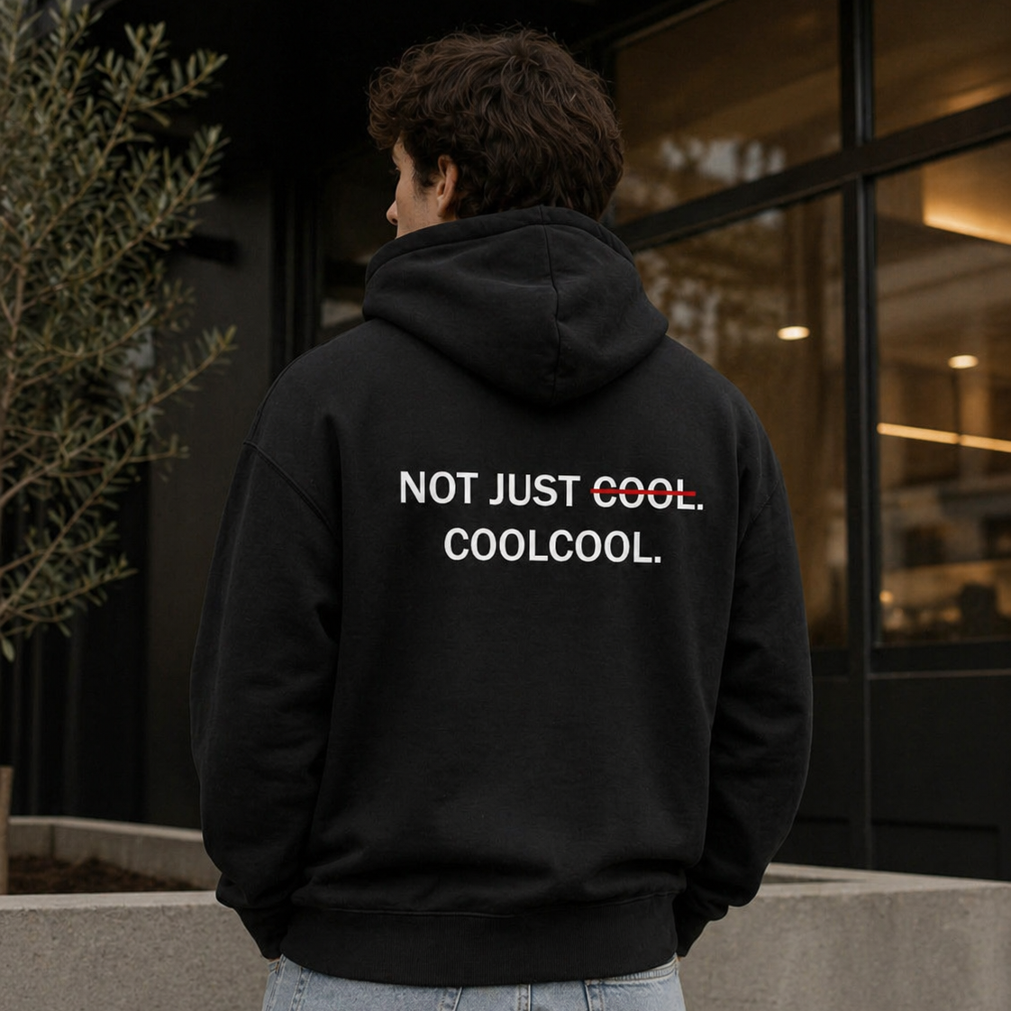 Sweat noir à capuche COOLCOOL