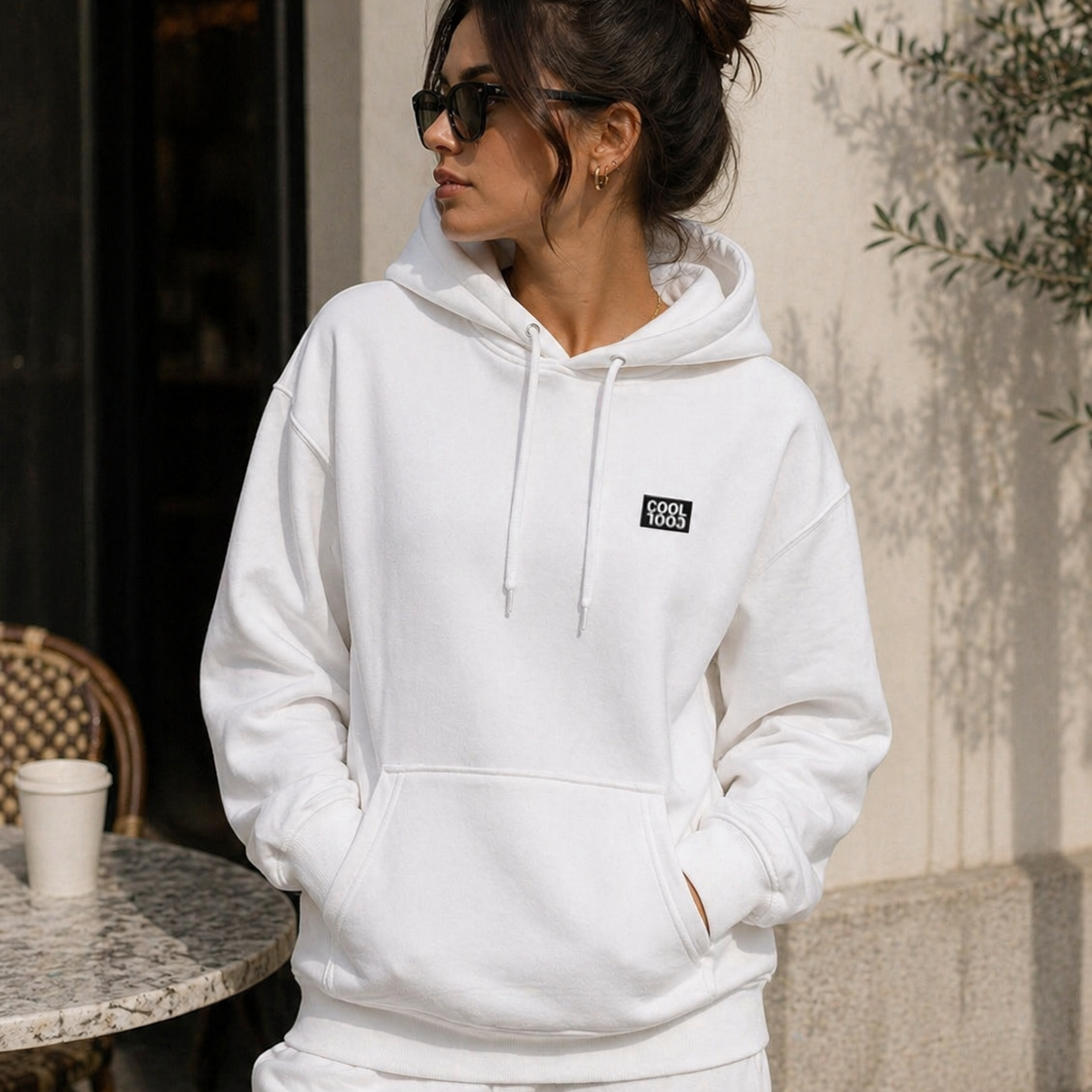 Sweat blanc à capuche COOLCOOL